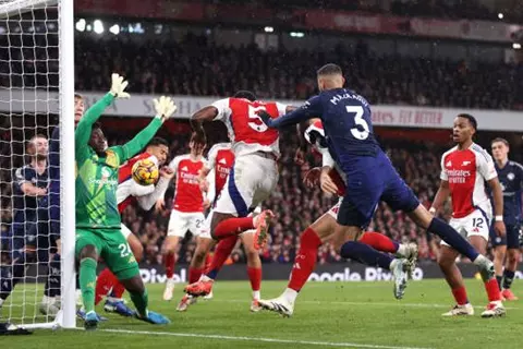 مباراة منذ 9 أشهر.. تغريم أرسنال 500 ألف جنيه إسترليني بسبب مانشستر يونايتد